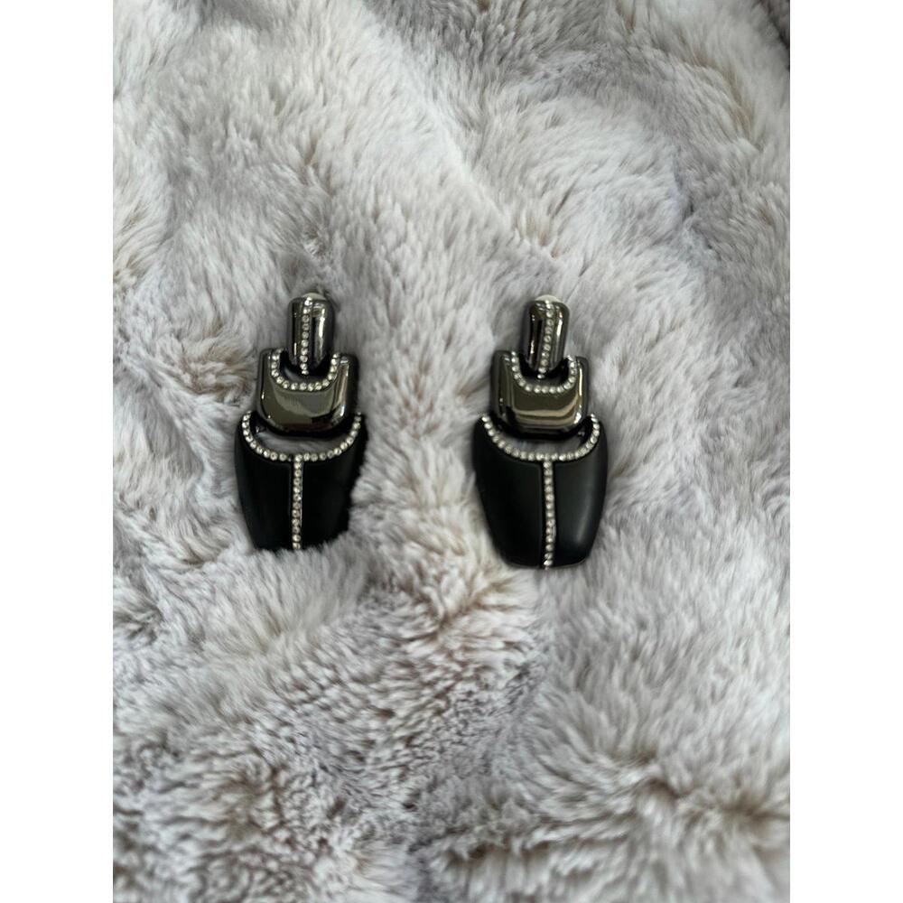 Kara Ross clip earrings